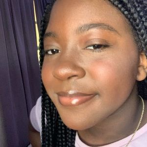 Meet your Posher, Emonnie